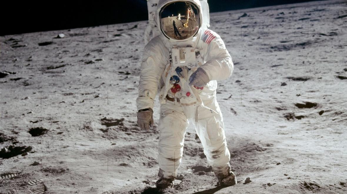 Apollo-11-man-walks-on-moon-Museum-of-Flight-kids-families